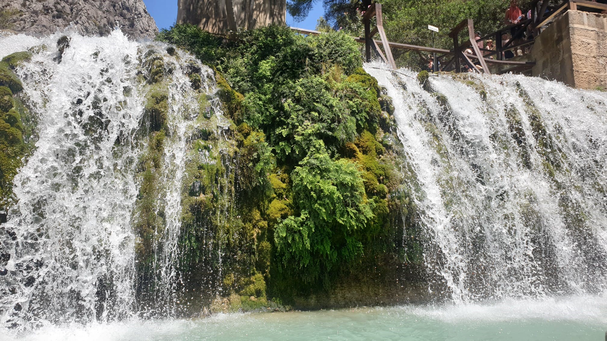 Vista de una cascada de las Fuentes del Algar