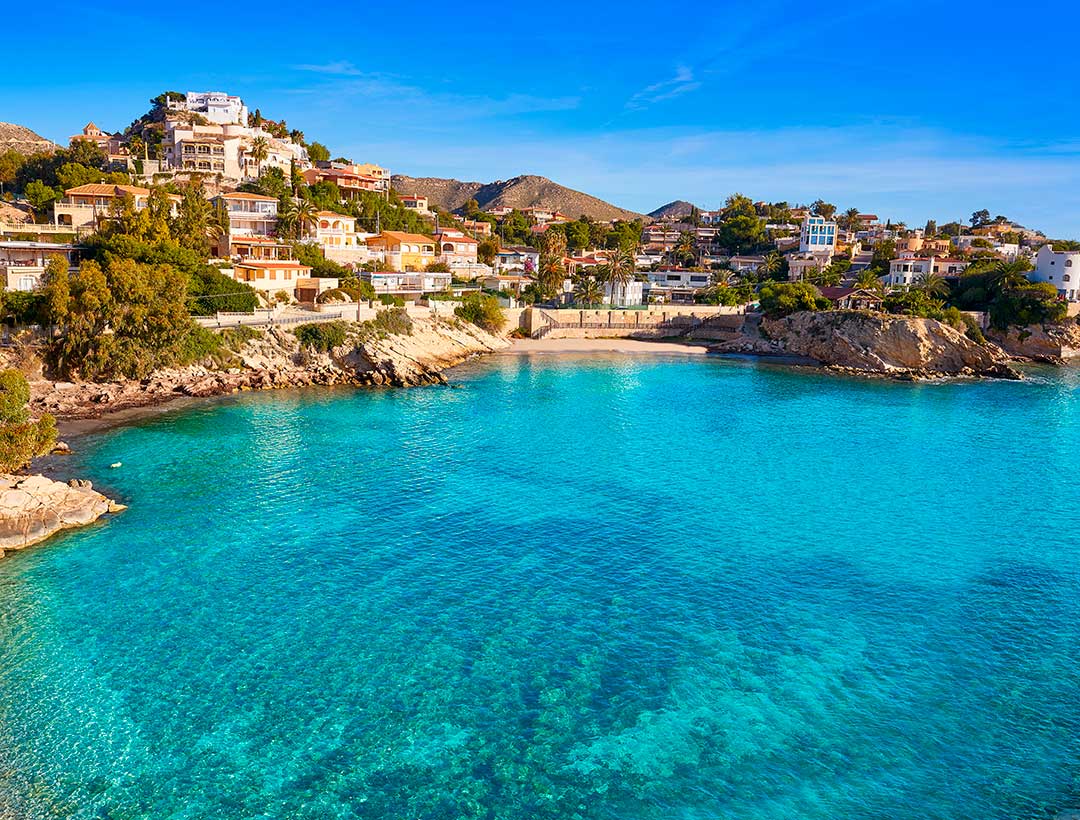 Vista de la playa de la Coveta Fumá en El Campello