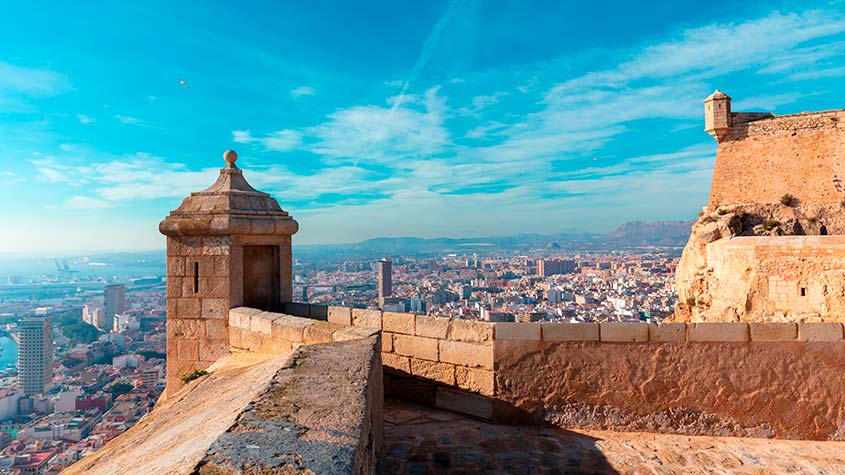 Castillo de Santa Bárbara en Alicante, con buenas vistas para toda la familia