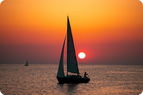 Paseo en velero al atardecer en Alicante